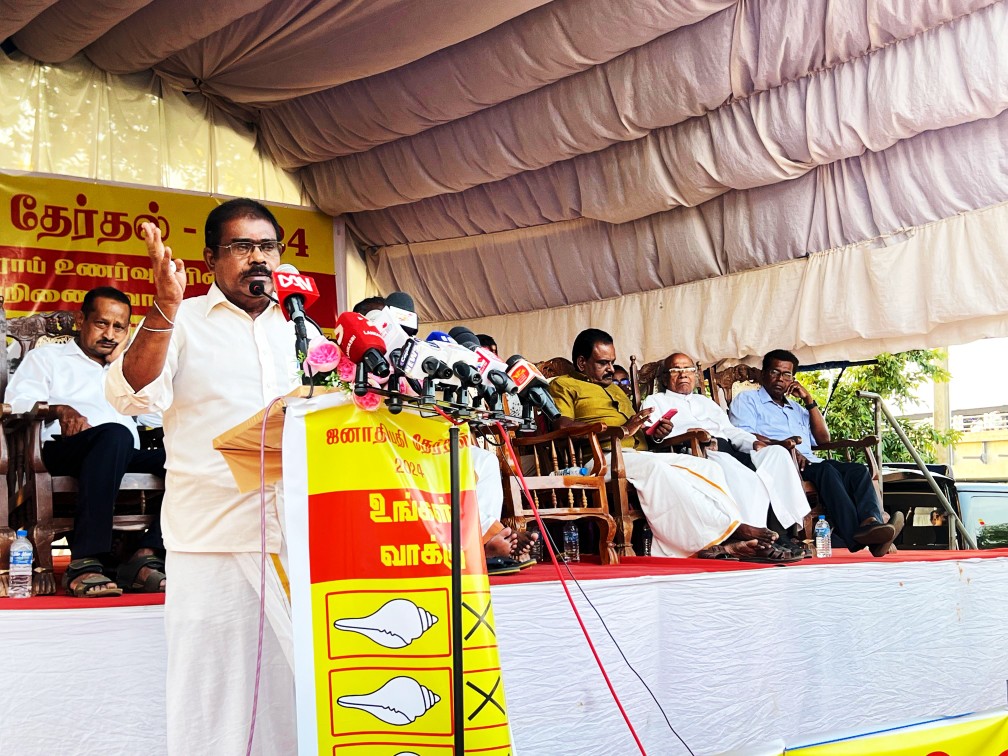 Pakkiyaselvam Ariyanethran addressing a crowd in Vavuniya in Sri Lanka. Photo: Ariyanethran’s Facebook page