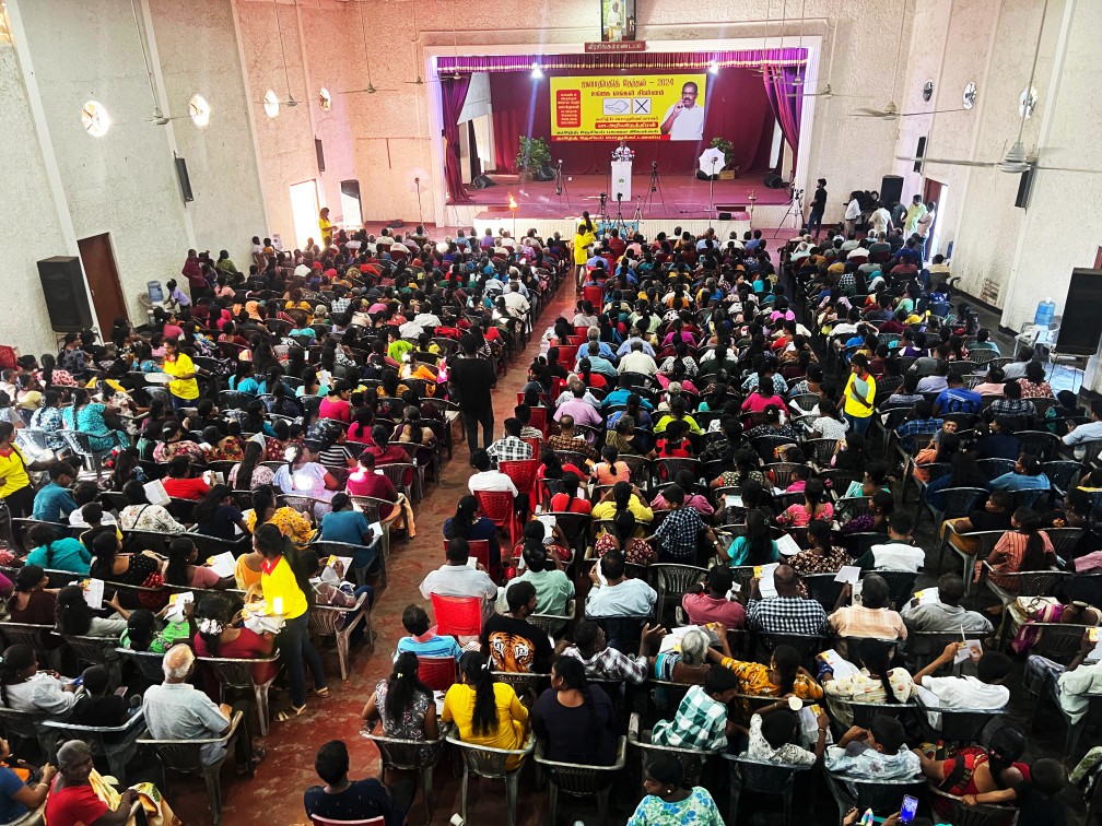 Pakkiyaselvam Ariyanethran addressing a crowd in Vavuniya in Sri Lanka. Photo: Ariyanethran’s Facebook page