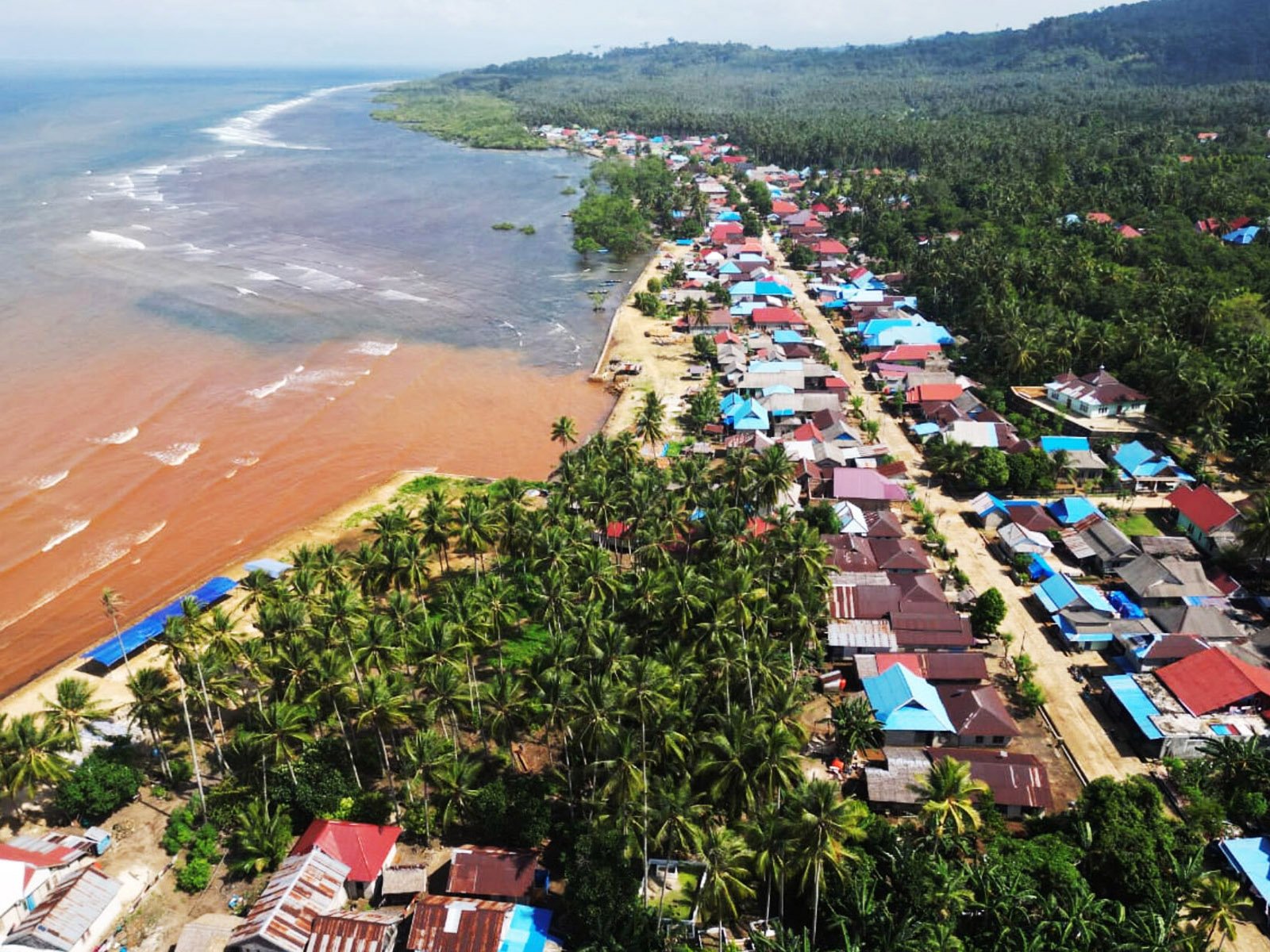 An bird’s-eye view of several villages in Southeast Wawonii District. The mining activities of PT Gema Kreasi Perdana have allegedly polluted the sea. Photo: Benaya Ryamizard Harobu/Project Multatuli