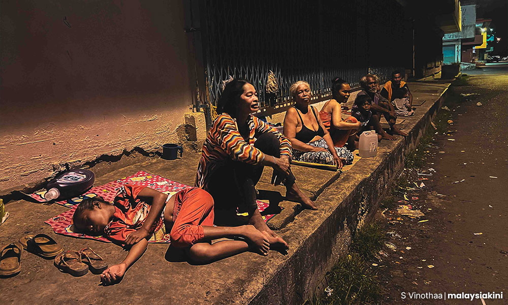 Stateless people sleeping rough in Lahad Datu town. Photo: Malaysiakini