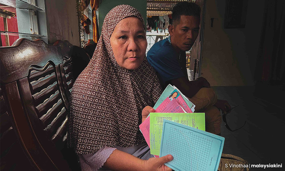 Midwife Fatimah Rafily Darao says recently, babies born to stateless mothers cannot get birth certificates. If they’re born at home, these cards are the only record of their birth. Photo: S. Vinothaa/Malaysiakini