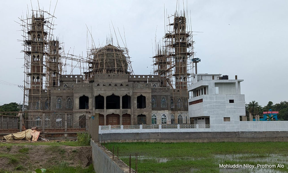 An Aminul-funded mosque under construction in Brahmanbaria, Bangladesh. Photo: Mohiuddin Niloy/Prothom Alo