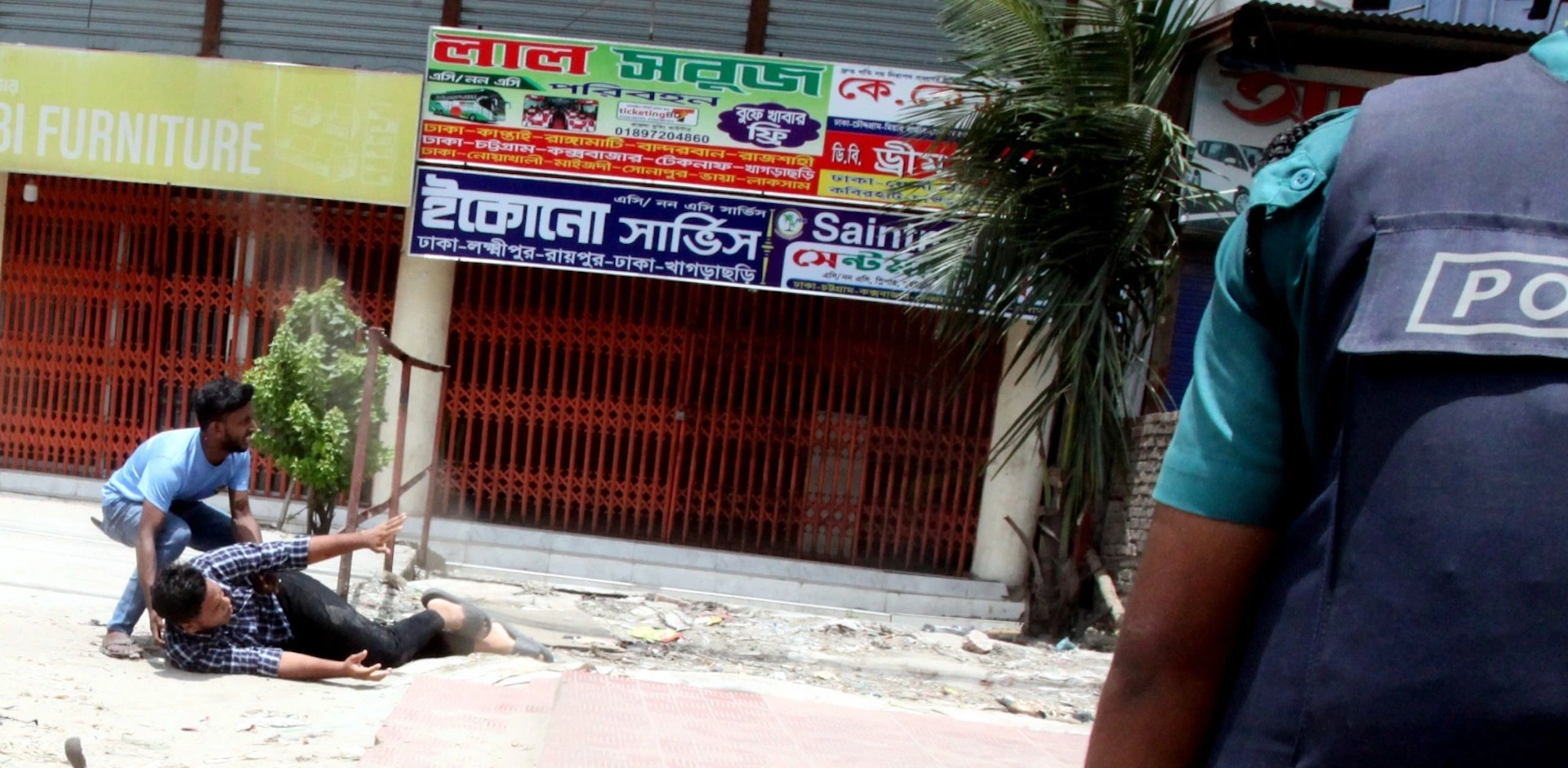 Taim (right) and his friend Rahat being attacked during protests on July 20. Photo via screengrab.