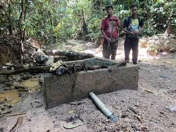 A mini reservoir built with the help of NGOs and the Health Department is meant to capture water from an unpolluted stream further away from Kampung Kelaik and pipe it down to the village. But the reservoir often gets clogged by natural debris. Photo: S Vinothaa/Malaysiakini