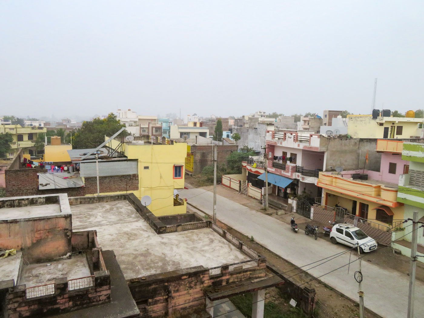 Kushalgarh town in Banswara district lies on the state border and is the scene of maximum migration. Eighty per cent of families in Kushalgarh, Sajjangarh, Ambapara, Ghatol and Gangar Talai have at least one migrant, if not more, says Aajeevika’s survey data. Photo: Priti David/PARI