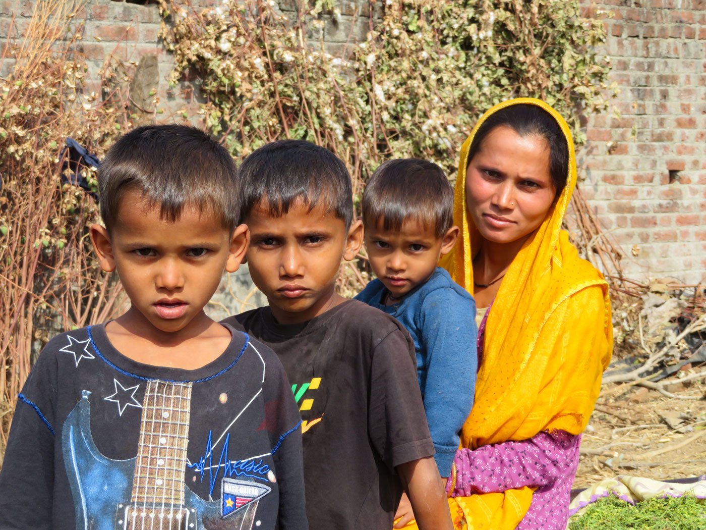 Sangeeta and her three children. Photo: Priti David/PARI