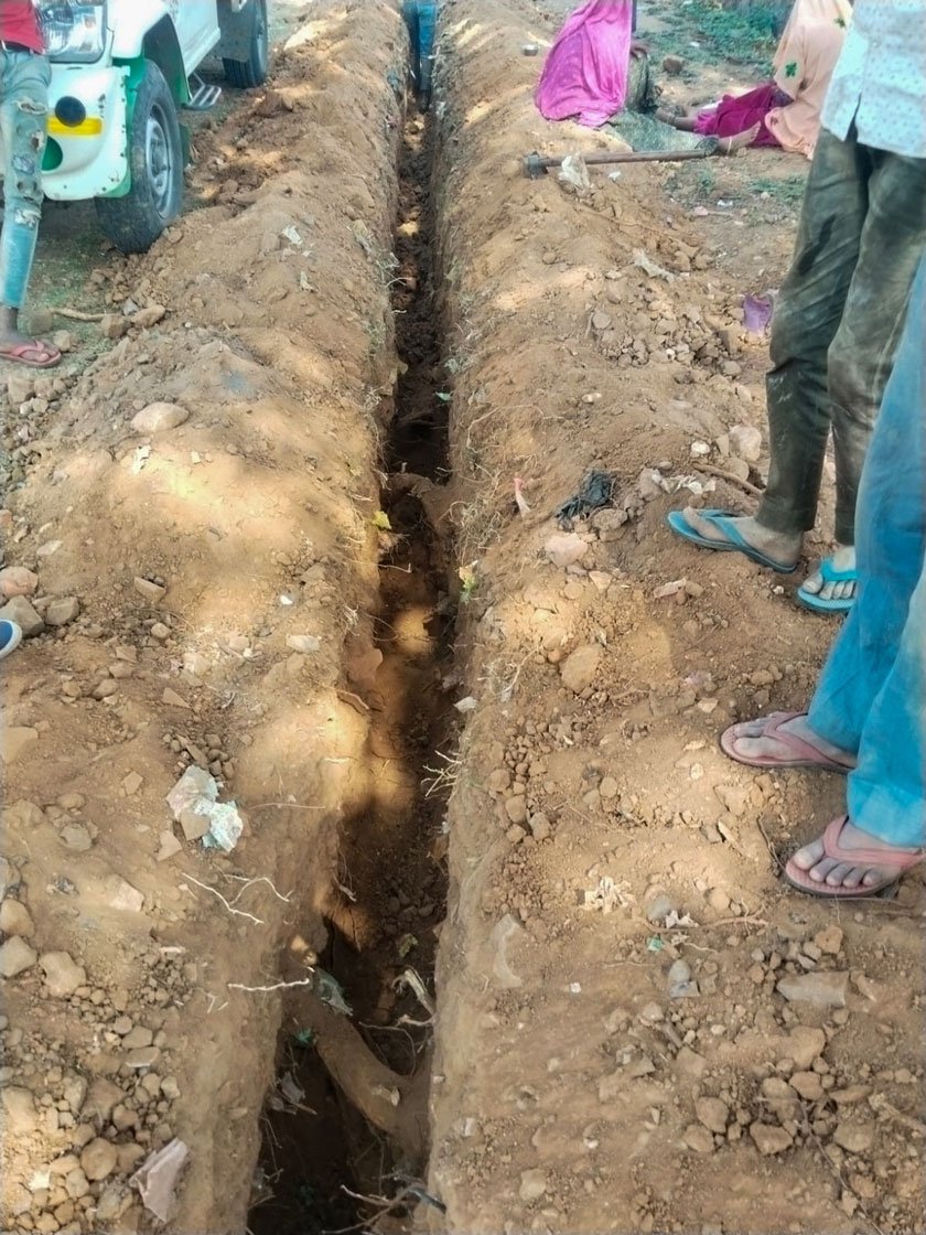 Migrants workers were able to show these screen shots taken on their mobiles as proof that they had worked laying telecom fibre cables in Banswara, Rajasthan. The images helped the 80 odd labourers to push for their Rs. 7-8 lakh worth of dues. Photos: Aajeevika Bureau via PARI