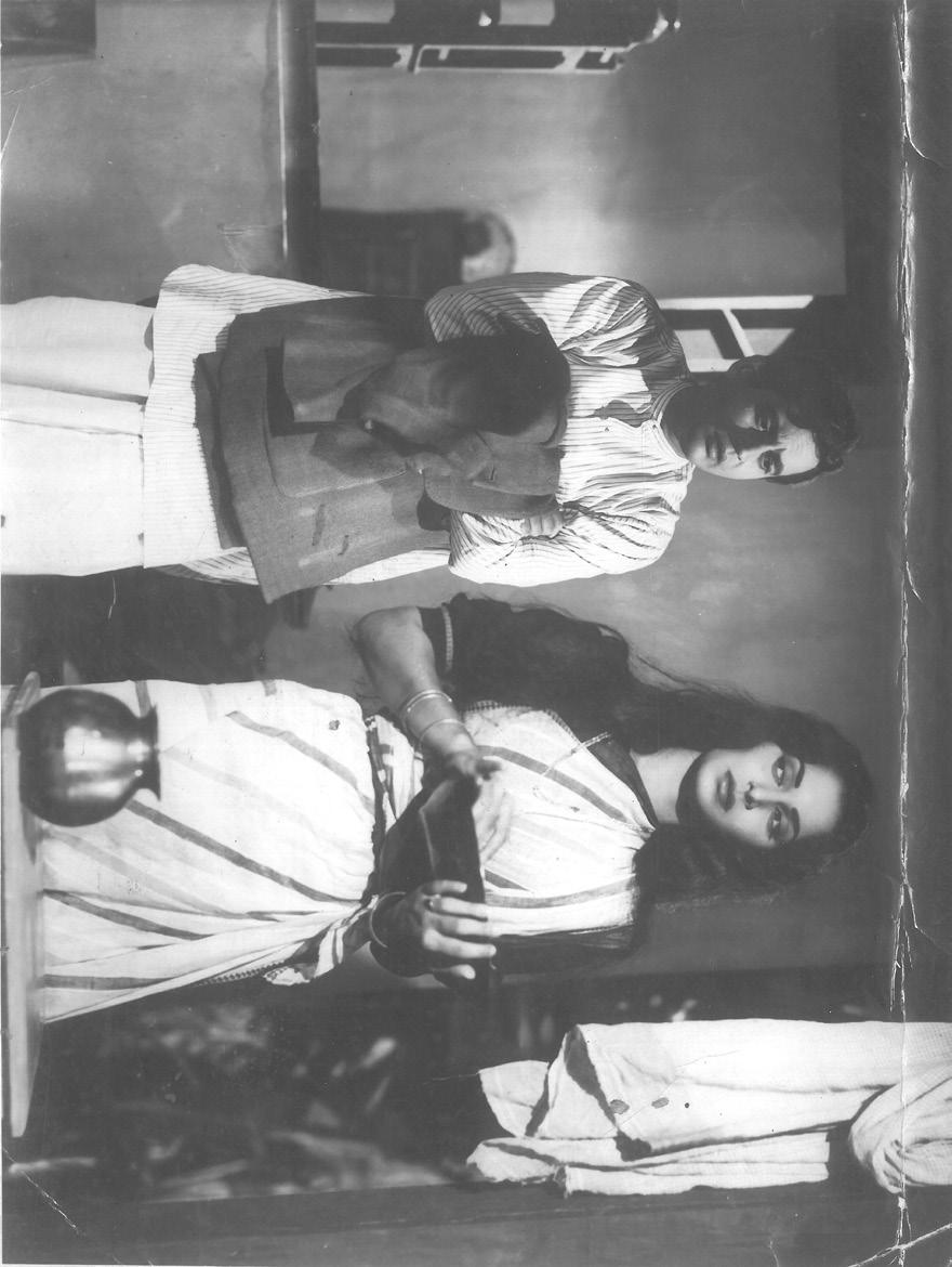 Guru Dutt and Waheeda Rehman in a still from Sahib, Bibi Aur Ghulam (1963)