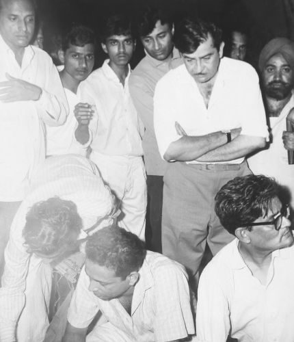 Indian actors Dev Anand and Raj Kapoor at Guru Dutt’s funeral