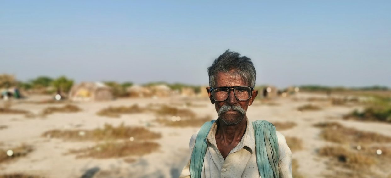 Kathyar Mirbhar tells stories about prosperity and destruction. 