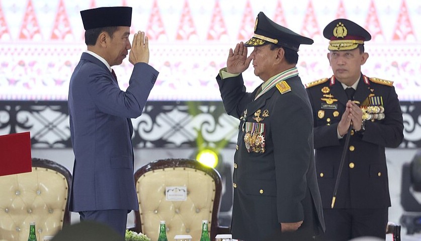 Former Indonesian president Joko Widodo (left) and then-Defense Minister Prabowo Subianto (right). Photo: Indonesian Ministry of Defense/Wikimedia Commons