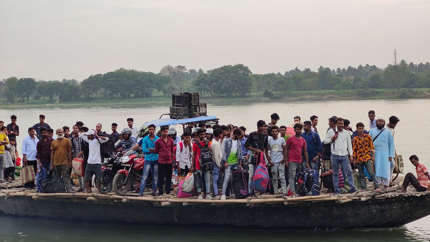 Migrant workers returning from Bihar report growing intolerance against Muslim workers. Photo: Smita Khator/PARI